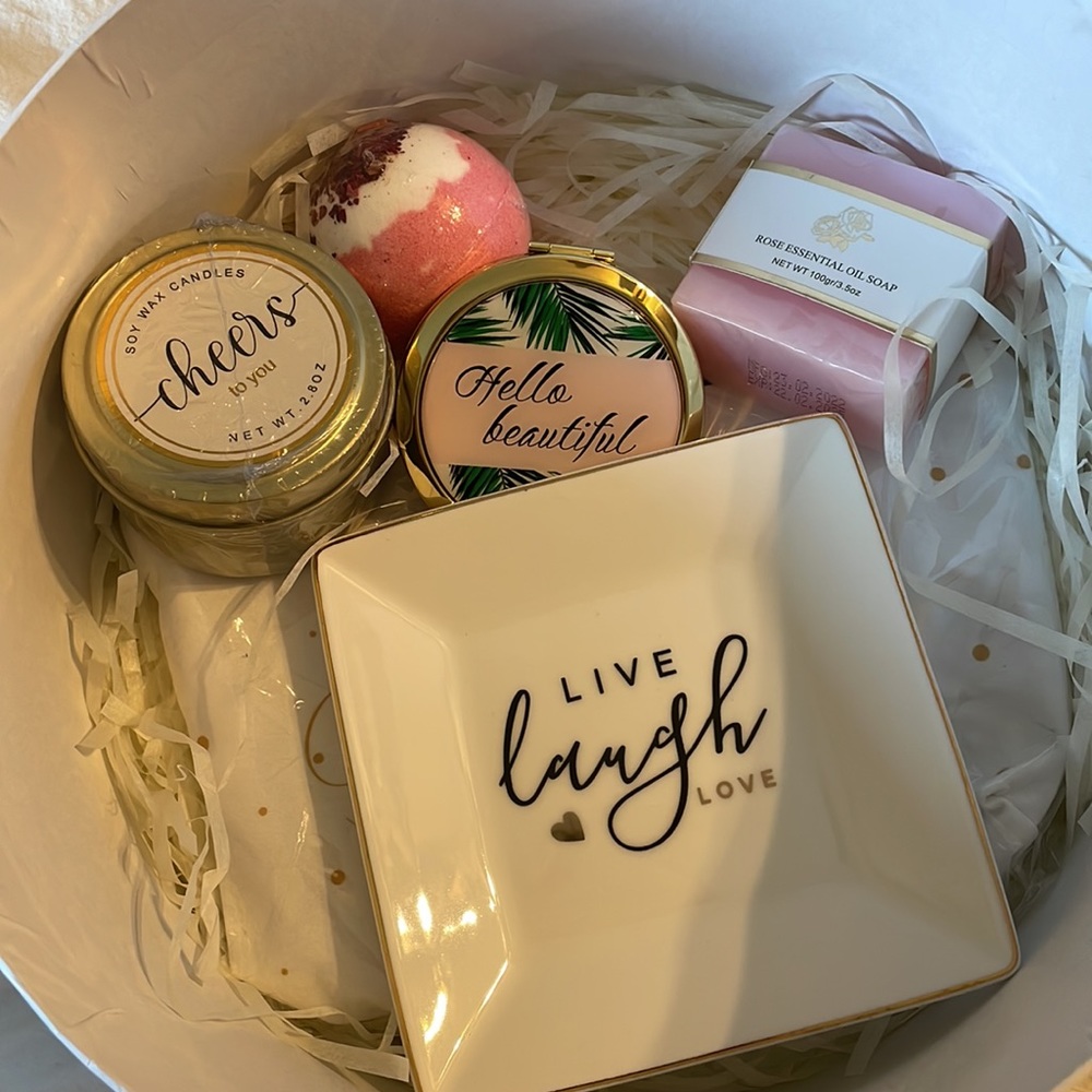 Girls Gift Box - Picture 3 of 3